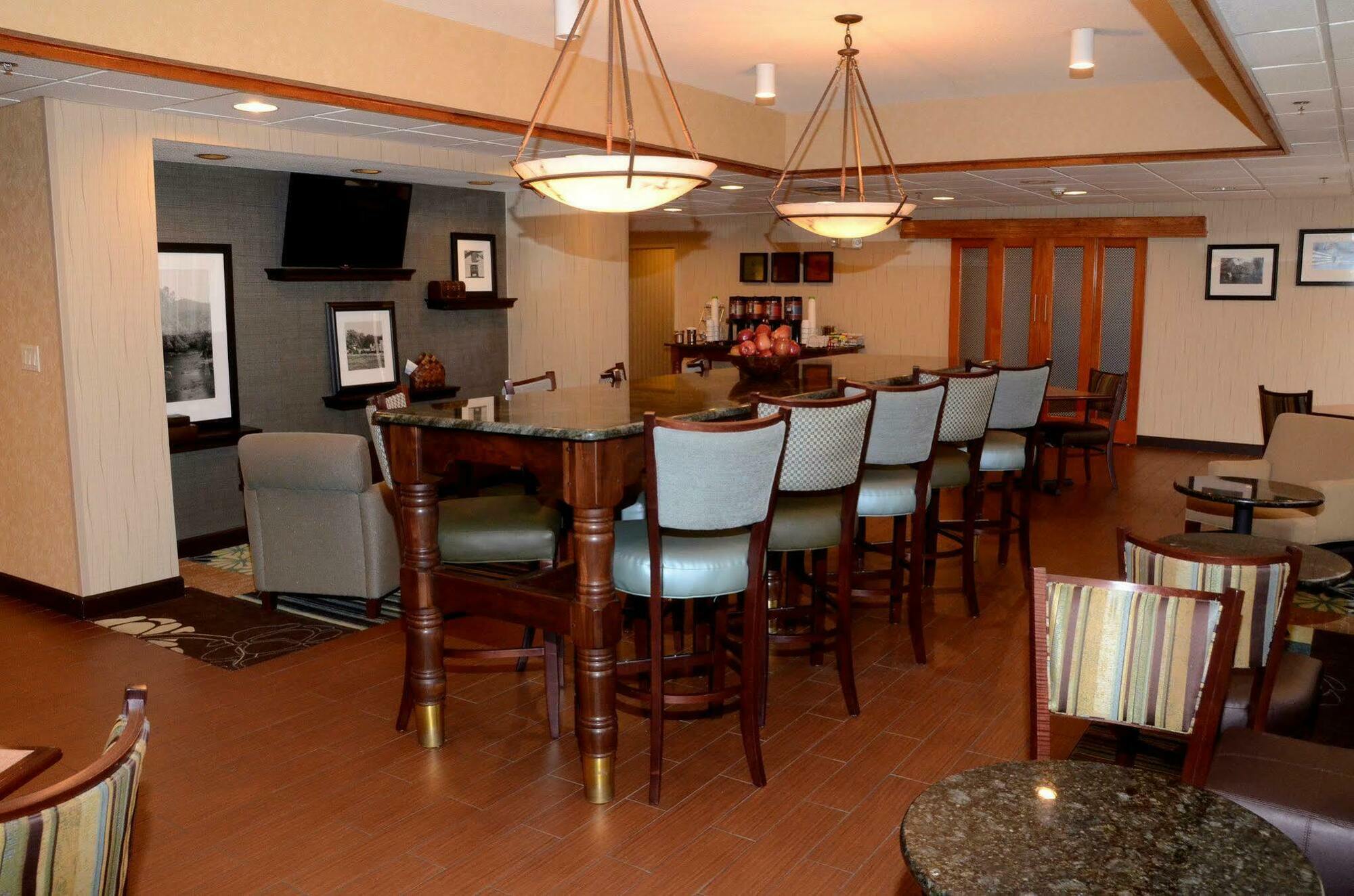 Hampton Inn Abingdon Buitenkant foto