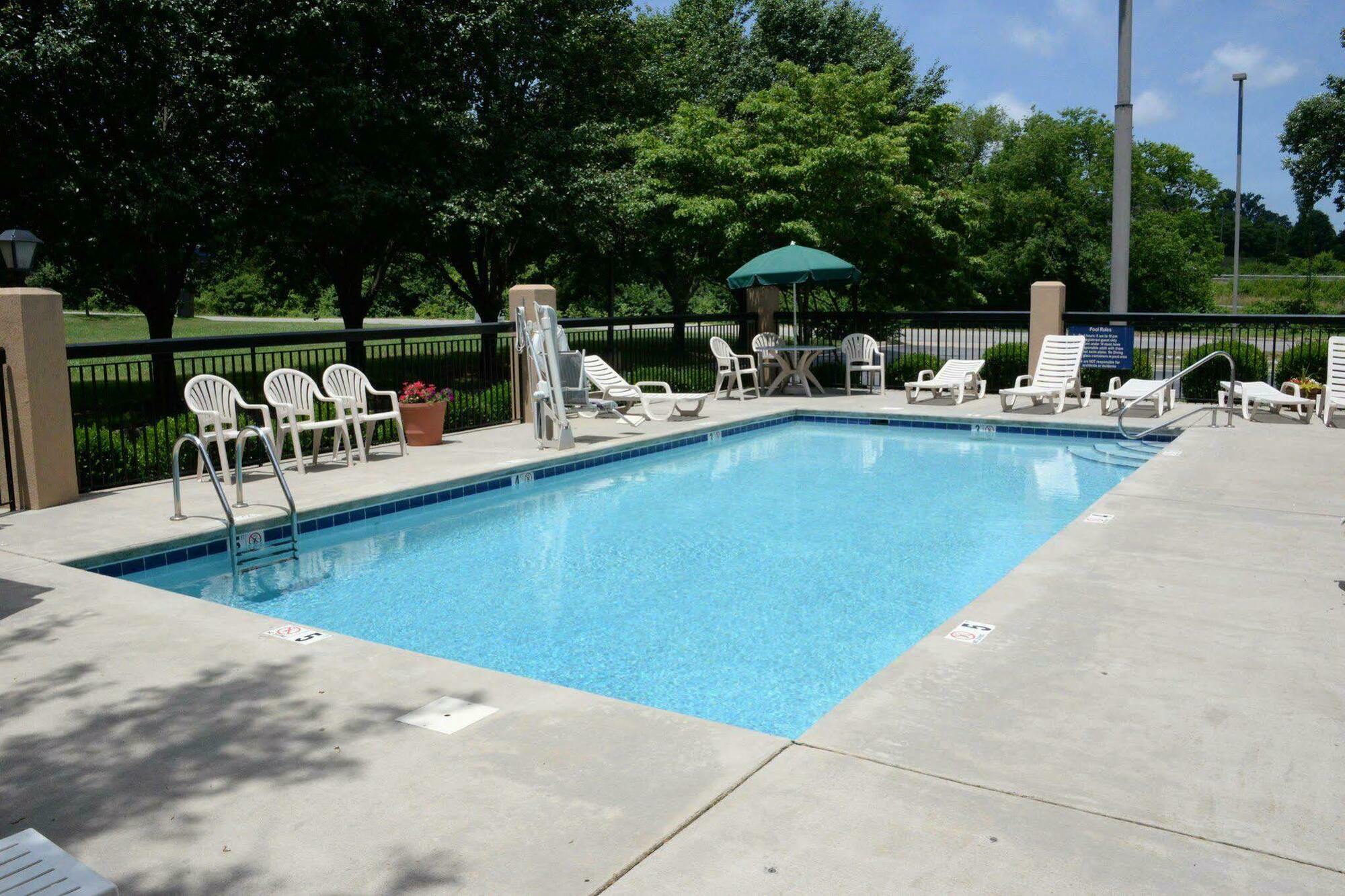 Hampton Inn Abingdon Buitenkant foto